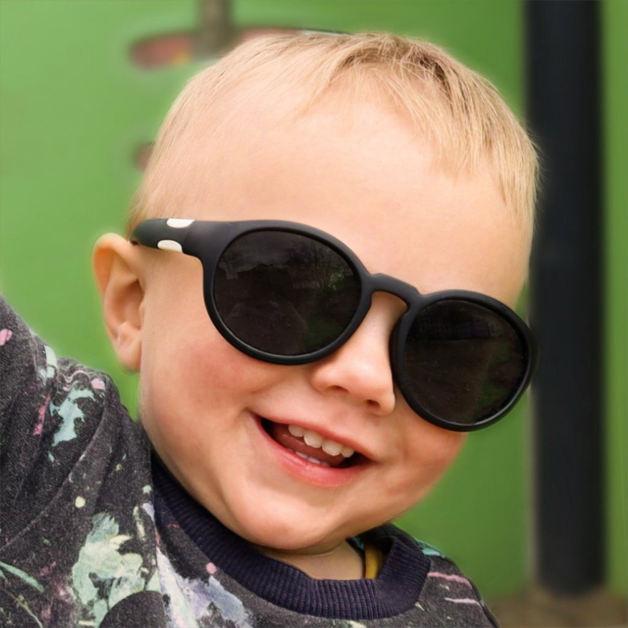 Pan2Kids Kinder-Sonnenbrille, 2 - 5 Jahre , Black & White , HYTREL Jungen Kleinkind Lotus-Effekt Mädchen Polarisiert UV400