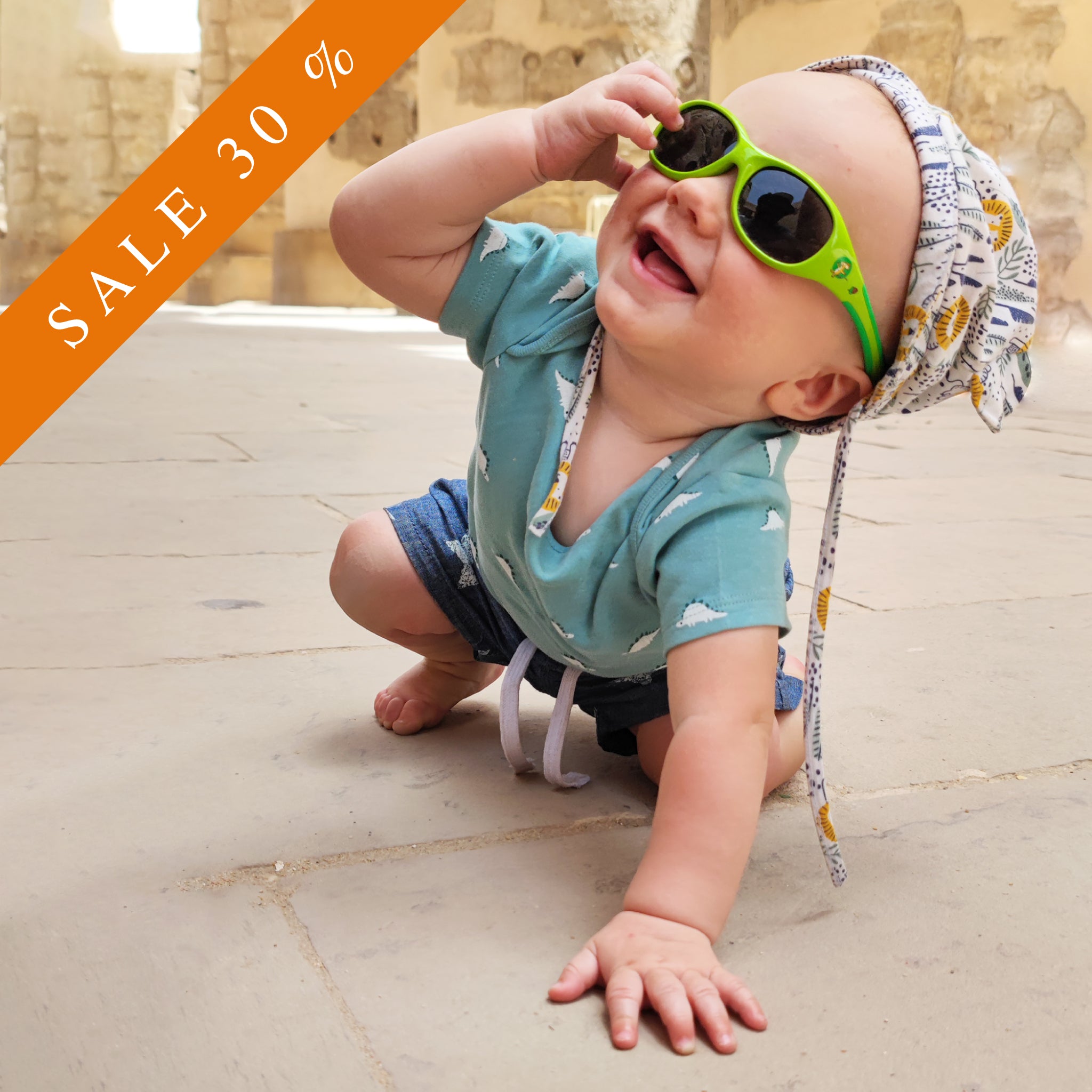 Baby am Krabbeln Ambiente - Grüffelo Sale 30% auf Grüffelo Sonnenbrillen